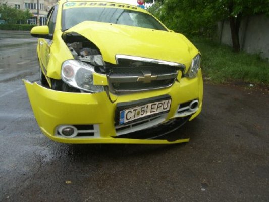 Accident rutier în zona Far: două maşini au intrat în coliziune